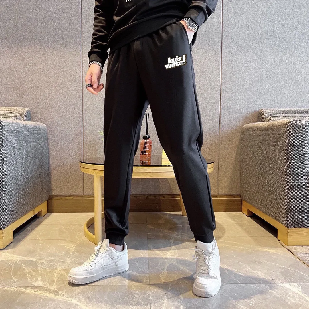 🅿️380 [LV Louis Vuitton] (Fat Man Gospel) hot-selling suit is coming. Focus on the original version of the official website. 2025 new hot-selling sweatshirt suit. The original order is the best. 🇭🇰The meticulous work of top designers is dedicated to a fitting and perfect upper body effect. All-natural high-quality Roman cotton 100%, close-fitting comfort, noble and elegant! Original hardware embodies elegance and nobility! Counter size: M-5XL (maximum wear up to 220 pounds)